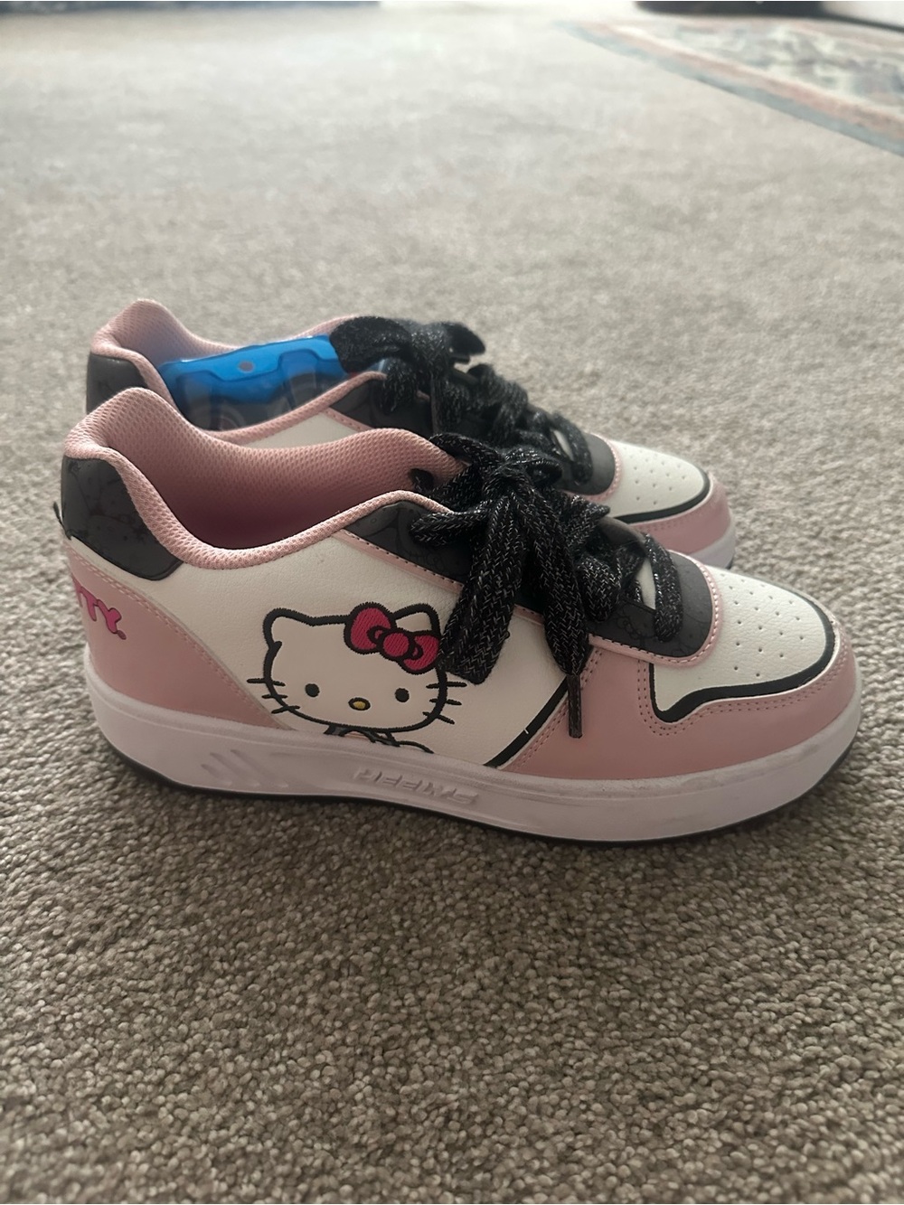 hello kitty heelys